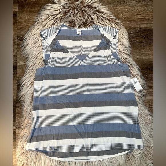Old Navy Tops - Old navy women’s shirt